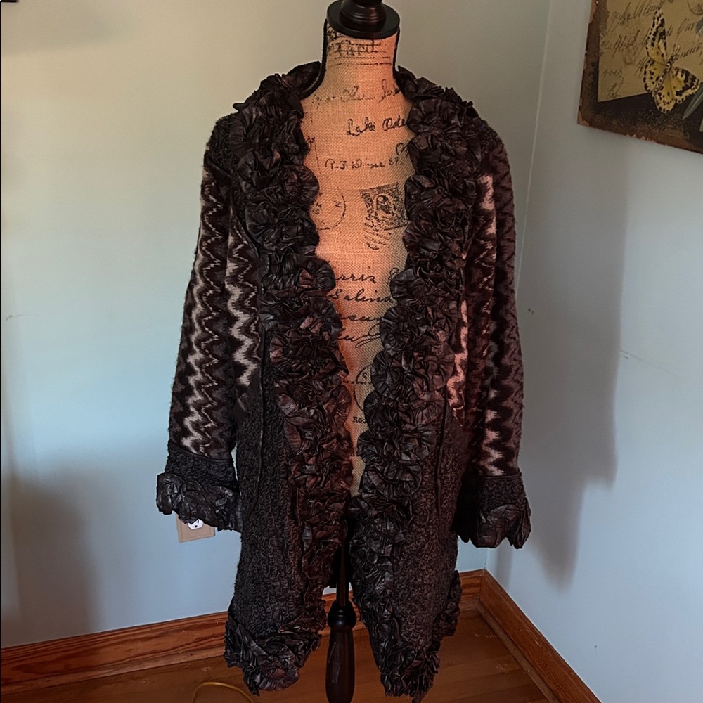 Dolce Cabo Black and brown and cream Textured Ruffle sweater jacket , size XXL